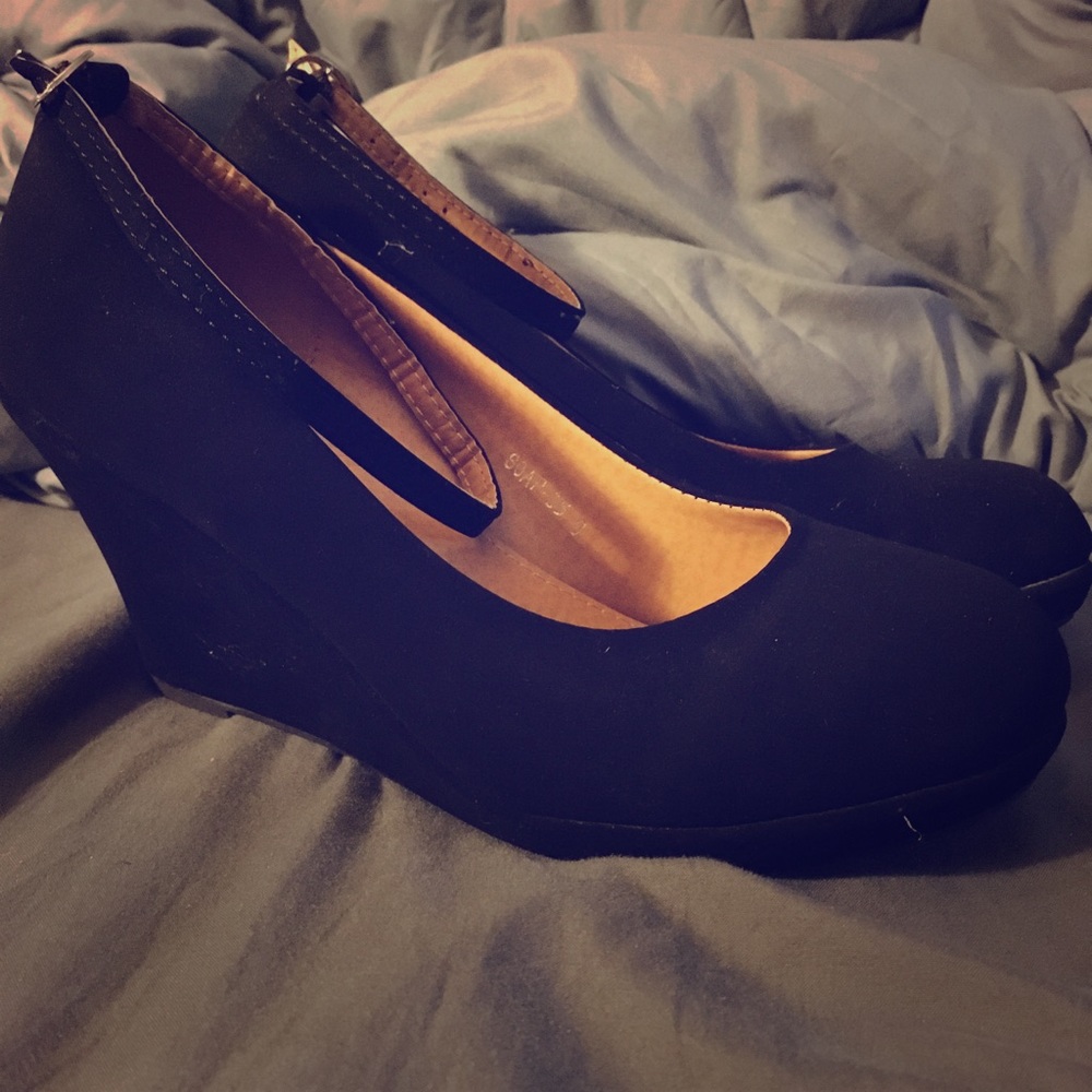Top Moda Black Velvet Wedges